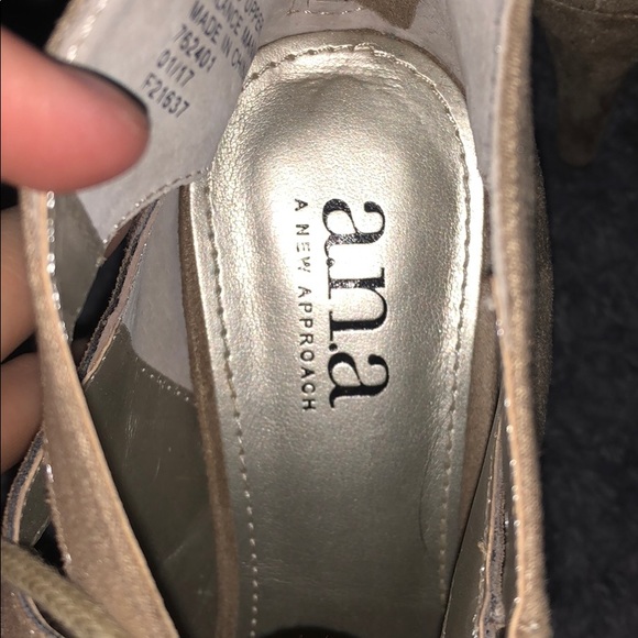 heels - Picture 4 of 5